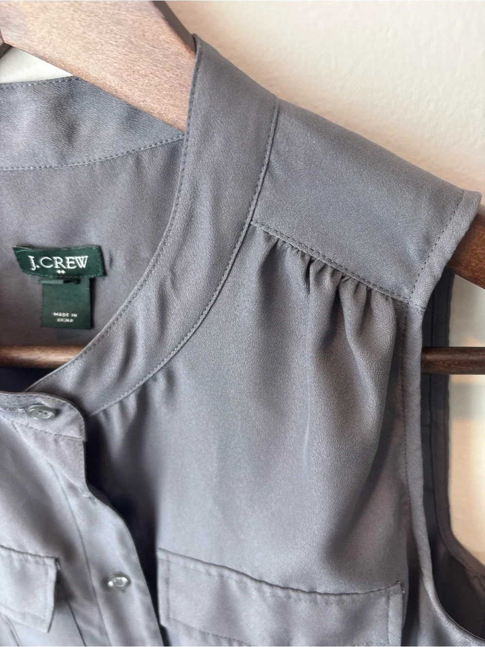 J.Crew Women’s Size 2 Gray Sleeveless Utility Blouse Button Front Pocket Top